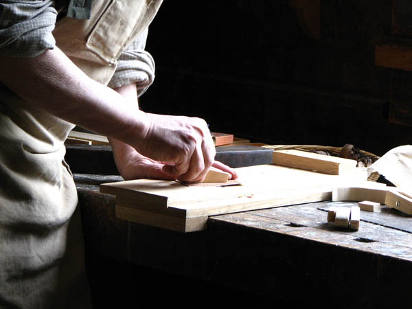 Ofrecemos un servicio de <strong>carpintería  de madera y ebanistería en Vila-sacra</strong> adaptado a las necesidades del <strong>cliente</strong>.